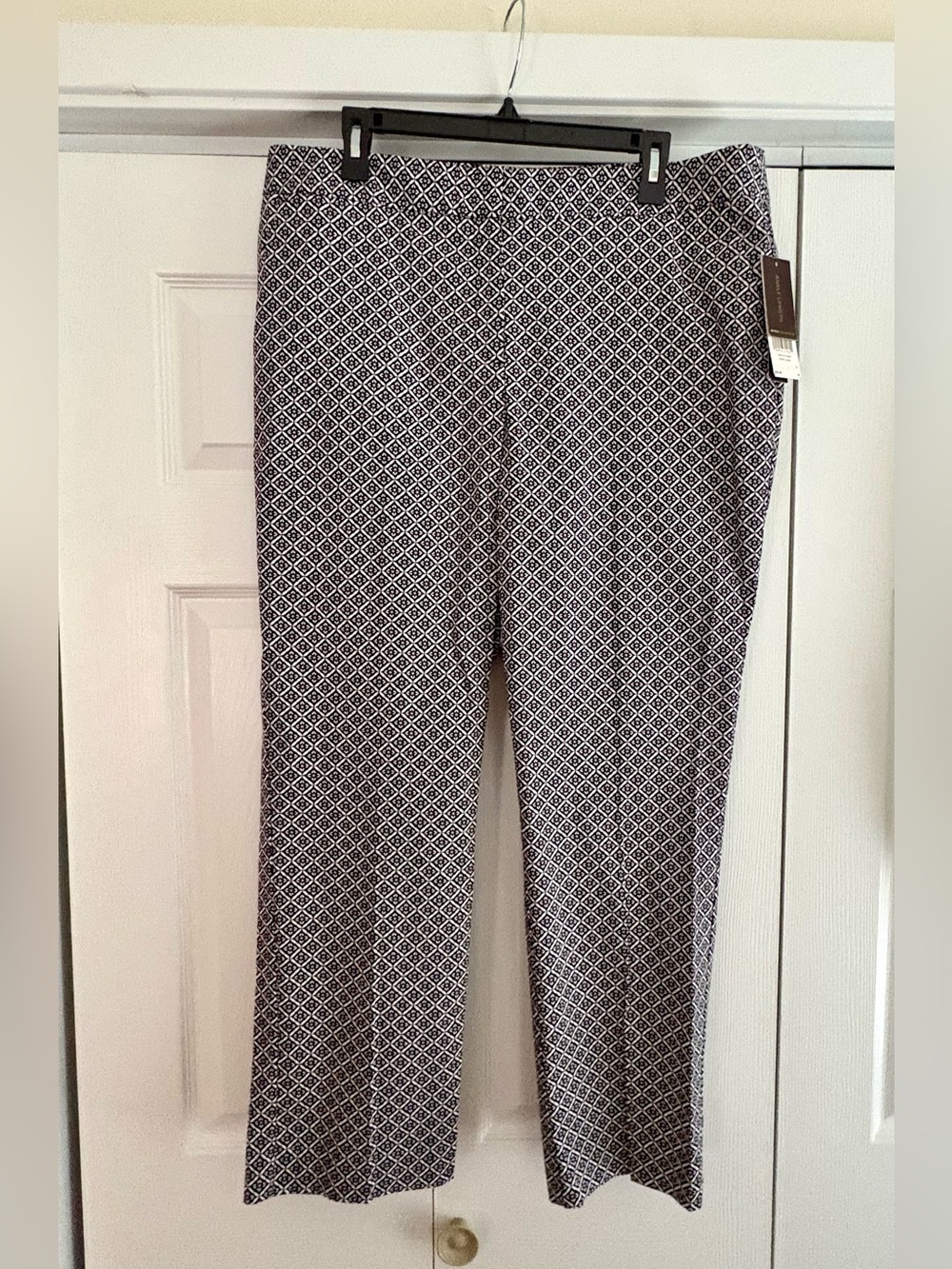 Dana Buchman Printed Women's Ankle Pants. Size 16. NWT.